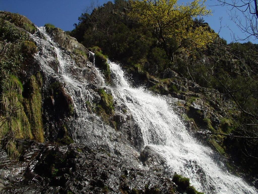 Chez Louise: onde a Serra beija o Céu Lousã Esterno foto