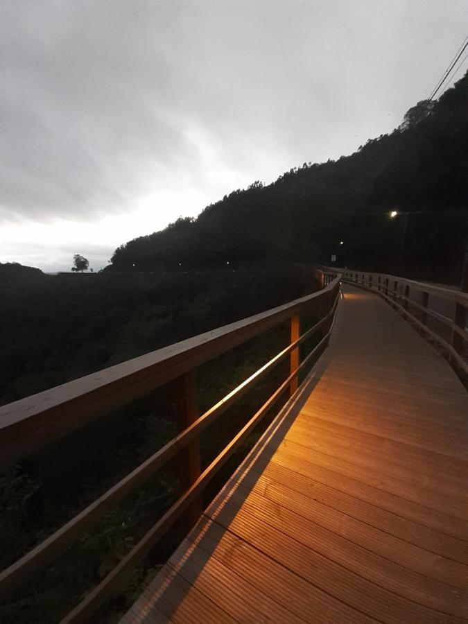 Chez Louise: onde a Serra beija o Céu Lousã Esterno foto